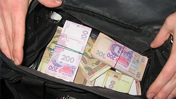 Kivorograg : Nhân viên bảo vệ xe ngân hàng bị cướp chiếc túi với 50 ngàn gr