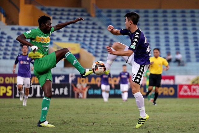 Nam Định chiếm ưu thế trước Cần Thơ trong cuộc đua trụ hạng V-League