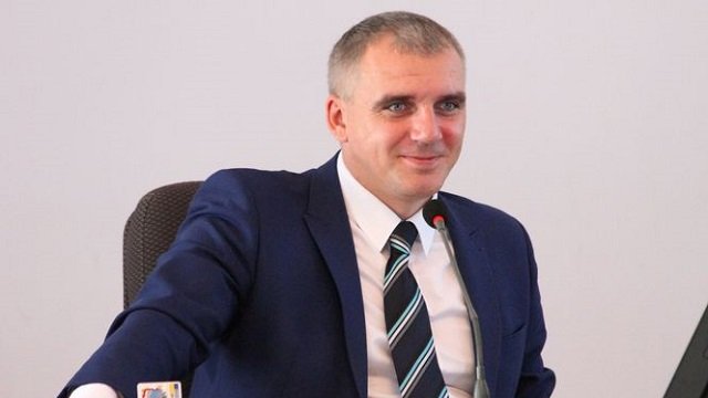 Nicolaiev: Trong phiên họp bất thường Hội đồng thành phố, những kẻ lạ mặt tưới phân người lên 3 đại biểu hội đồng