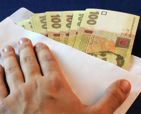 Ukraine: Khởi đầu kiểm tra rộng khắp doanh nghiệp, “săn lùng” trả lương bằng phong bì
