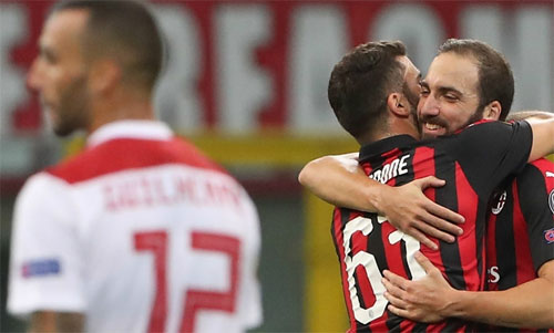 Milan ghi ba bàn trong chín phút, toàn thắng tại Europa League