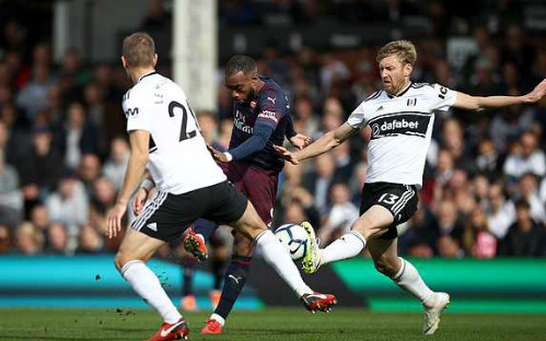 Arsenal lọt vào Top 4 Ngoại hạng Anh