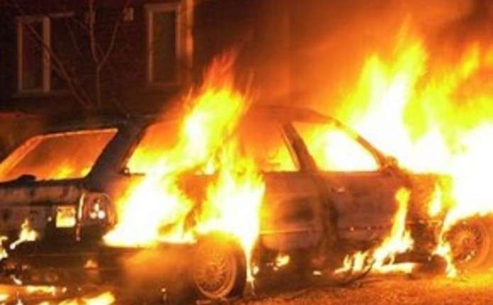 Odessa: Trong một đêm, 5 xe trong bãi đỗ xe quận Suvorova bị đốt