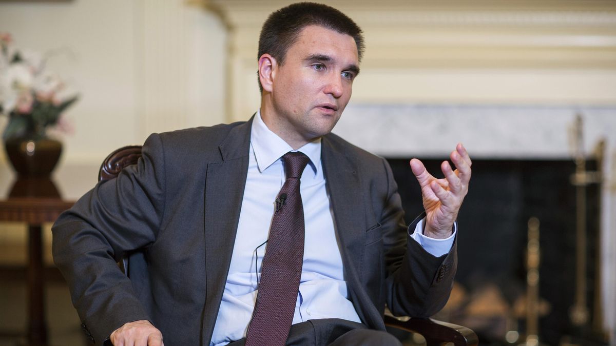 Bộ trưởng ngoại giao Klimkin: Sẽ không trừng phạt người có hai quốc tịch