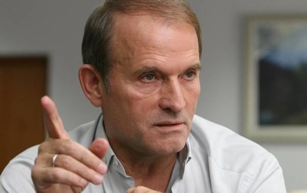 Nhóm người dân tộc chủ nghĩa đập phá văn phòng của Medvedchuk