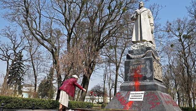 Kiev: Các phần tử cực đoan tới dỡ bỏ tượng Vatutin
