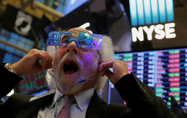 Dow Jones tăng hơn 500 điểm, mức tăng mạnh nhất kể từ tháng 3