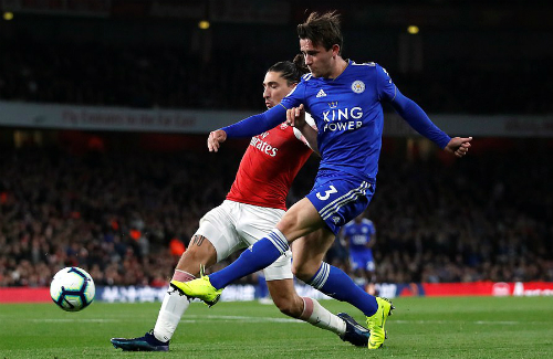 Ozil rực sáng, Arsenal ngược dòng thắng Leicester