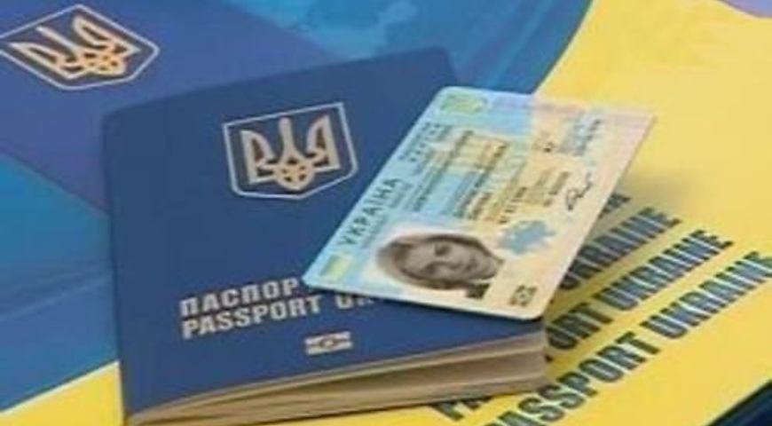 Ukraine: Bắt đầu từ hôm nay, có thể đổi hộ chiếu thường lấy hộ chiếu dạng thẻ ID