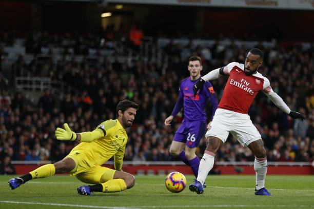 Lacazette thăng hoa, Arsenal giữ lại 1 điểm trước Liverpool