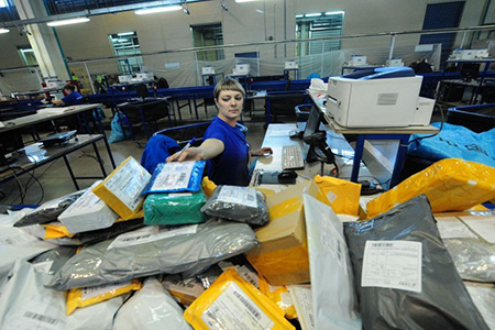 Bưu phẩm trị giá trên 100 euro từ nước ngoài vào Ukraina sẽ bị đánh thuế