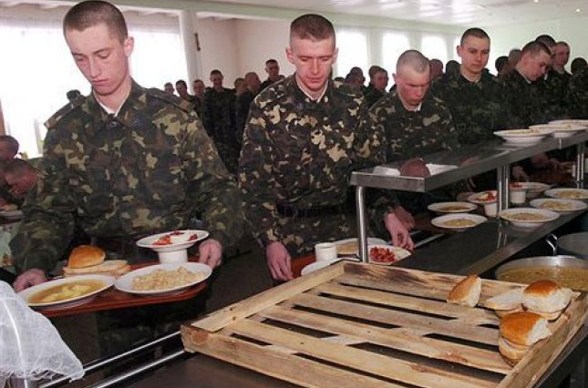Poroshenko: Lương binh sĩ Ukraine tối thiểu 10 ngàn gr, ngoài mặt trận 21 ngàn gr