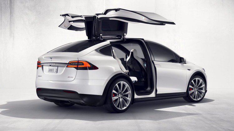 Kiev: Chiếc xe hạng sang Telsla Model X bị đánh cắp ngay tại cửa hàng