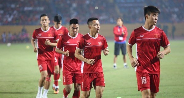 Việt Nam vs Campuchia: Công Phượng, Xuân Trường dự bị