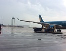 Ảnh hưởng bão, nhiều chuyến bay không thể hạ cánh xuống Tân Sơn Nhất