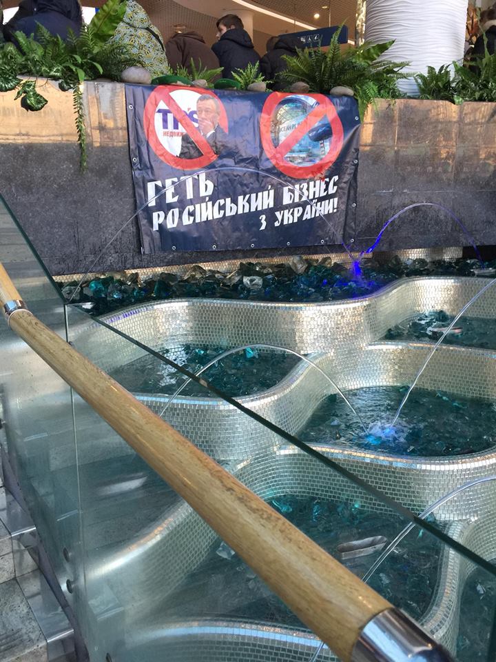 Kiev: Trung tâm thương mại “Ocean Plaza” bị chiếm