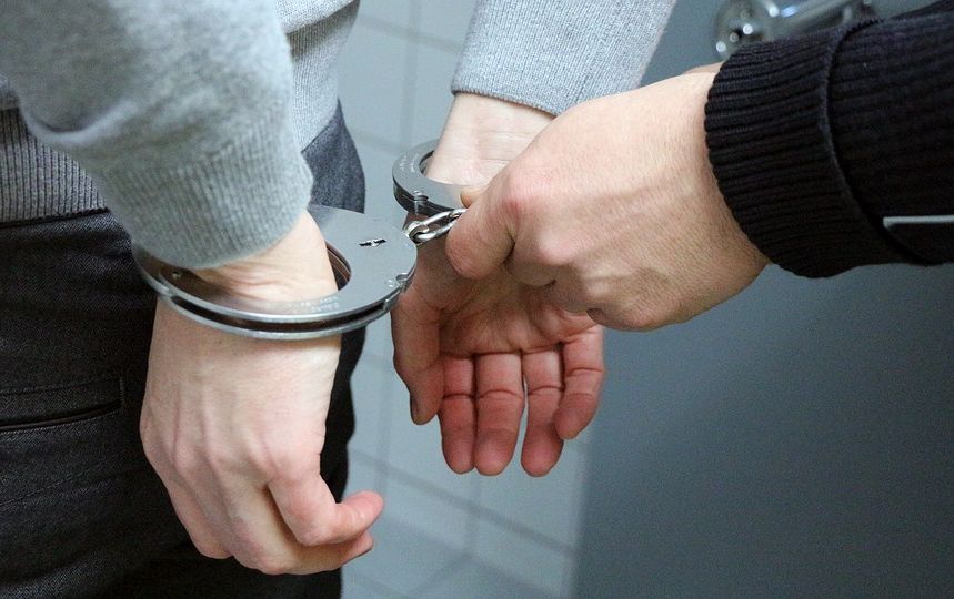 Chợ Cây số 7 Odessa: Trong thời gian bắt trộm, cảnh sát bị kẻ gian dùng chìa khóa sắt đâm vào mặt, gây chấn thương