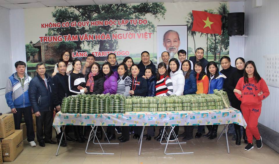 Ban từ thiện Hội người Việt Nam tỉnh Odessa thông báo về việc "Gói bánh chưng từ thiện" Tết dương lịch 2019