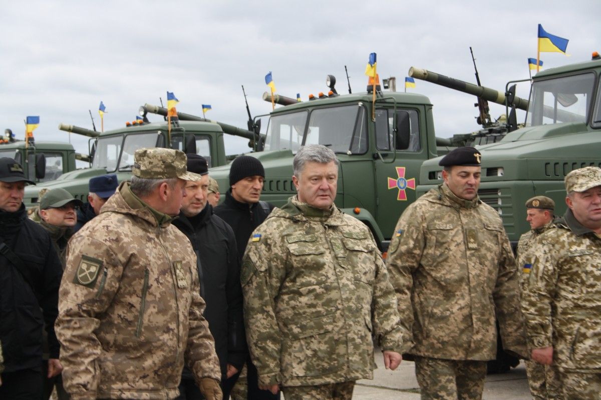 Poroshenko: “Tôi xấu hổ vì đưa ra hy vọng không có cơ sở về thời hạn kết thúc chiến tranh”