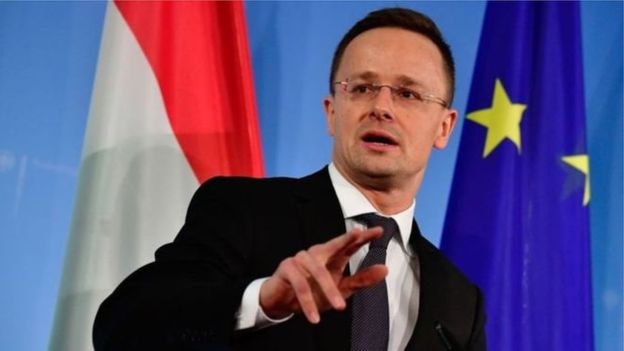 Hungari coi việc cấp hộ chiếu Hung cho công dân Ukraine là hợp pháp