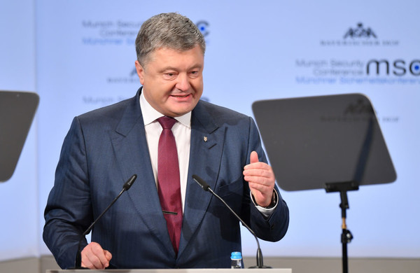 Tổng thống Poroshenko tổng kết những thành tựu chính của Ukraine năm 2018