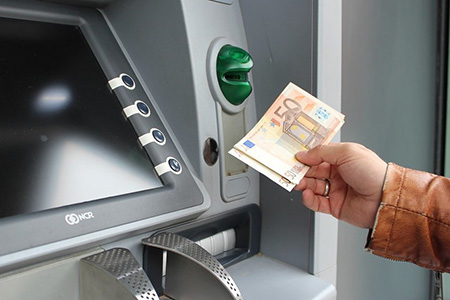 Bắt đầu thực hiện trao đổi, mua bán ngoại tệ qua máy ATM
