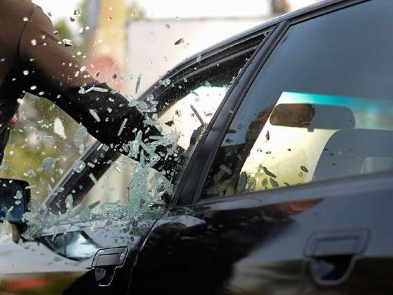 Odessa: Vụ đập kính xe táo bạo, cướp túi ngay trước cửa hàng siêu thị Episentr