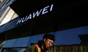 Bloomberg: Mỹ chuẩn bị lệnh hạn chế các hãng viễn thông Trung Quốc