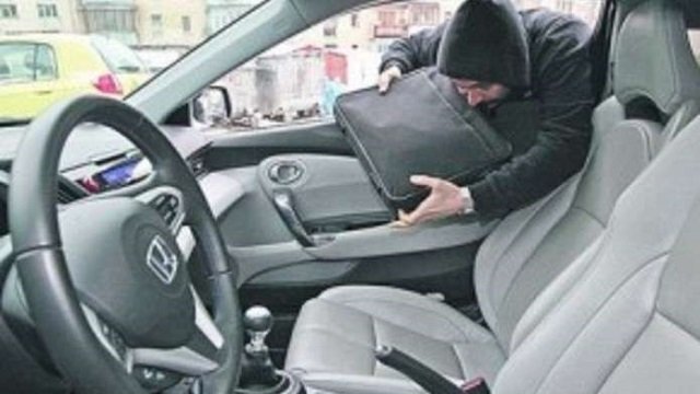 Odessa: Cảnh sát bắt hai người nước ngoài lừa các lái xe để trộm cắp tài sản