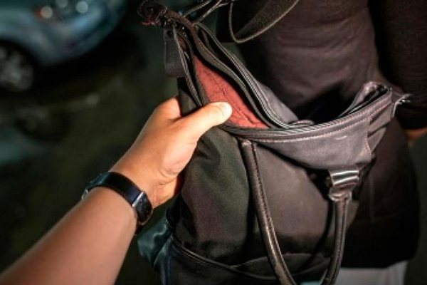 Dnhepr: Hai kẻ cướp cướp chiếc túi với 100 ngàn $