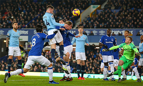 Man City lên đỉnh bảng Ngoại hạng Anh