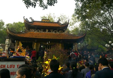 Phong tục đi lễ chùa ngày đầu năm.