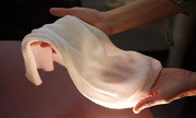 Sáng chế thành công loại vải mới giúp tự động làm mát khi trời nóng, toát mồ hôi và giữ ấm khi trời lạnh