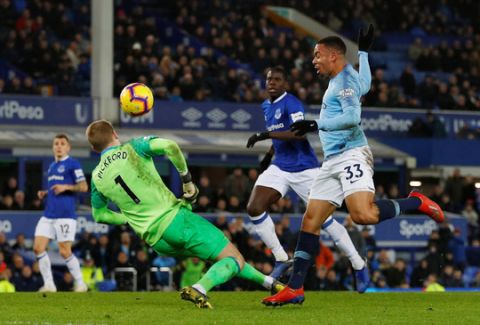 Vùi dập Everton, Man City tái chiếm ngôi đầu Ngoại hạng Anh
