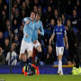 Vùi dập Everton, Man City tái chiếm ngôi đầu Ngoại hạng Anh