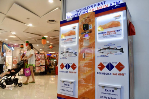 Singapore có ATM cá hồi đầu tiên thế giới