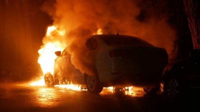 Odessa: Chiếc Opel của nhà sử học bị thiêu cháy hoàn toàn trong sân