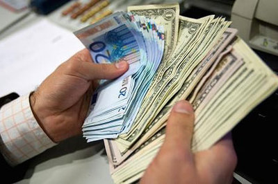 Tỷ giá ngoại tệ ngày 19/2: Ồ ạt bán Đô, USD giảm nhanh