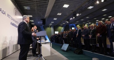 Tổng thống Poroshenko nêu hai kẻ thù chính của Ukraine