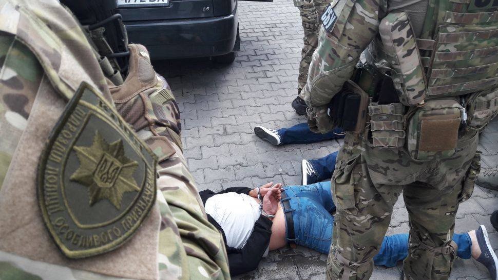 Donbass: Cảnh sát bắt băng tội phạm chuyên trấn cướp những người buôn bán ngoại tệ