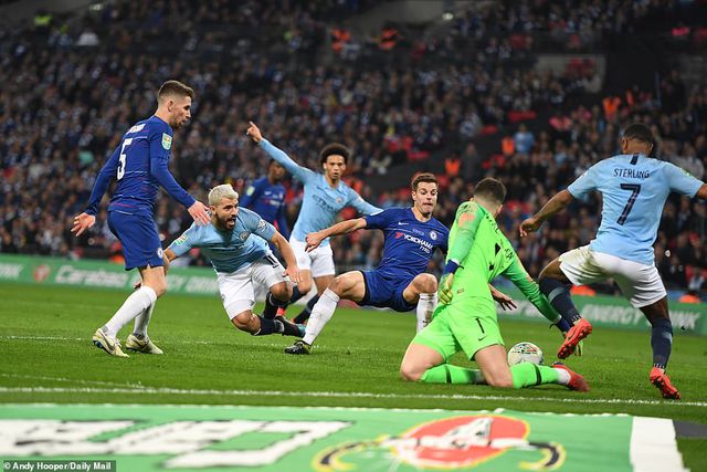 Vượt qua Chelsea ở loạt sút luân lưu, Man City vô địch League Cup