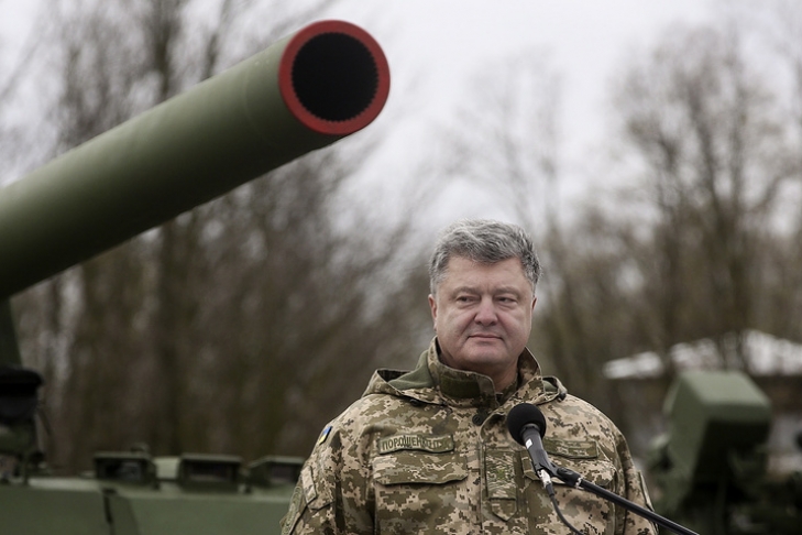 Tổng thống Poroshenko đã tuyên bố sắc nét về tham nhũng quân sự