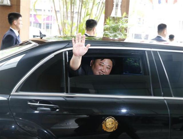 Chủ tịch Triều Tiên Kim Jong-un rời Hà Nội