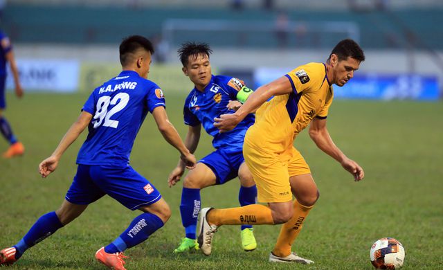 Quảng Nam cầm hoà Hà Nội FC trên sân Tam Kỳ