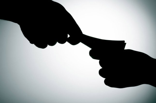 Kiev: Ekip cảnh sát tuần tra bị bắt do dính tham nhũng 9,9 ngàn gr