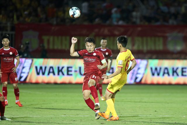 Vượt qua Nam Định, CLB TPHCM xây chắc ngôi đầu V-League Chia sẻ