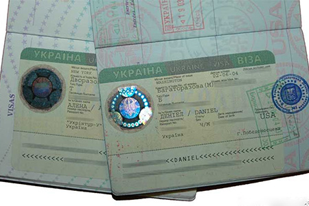 Ucraina đơn giản hóa thủ tục xét cấp visa lao động dài hạn cho người nước ngoài