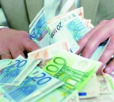 Tên cướp “tốt bụng” thương hại cô gái và trả lại số tiền đã cướp