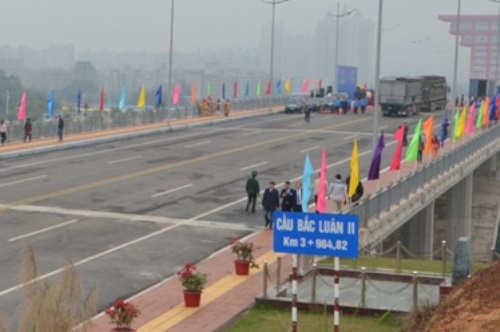 Thông quan cầu Bắc Luân II, cây cầu nối Việt Nam - Trung Quốc