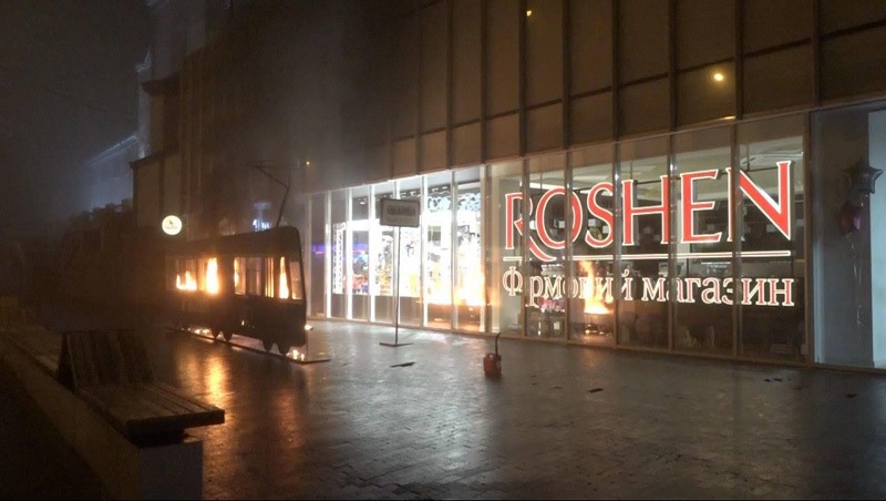 Kiev: Lần thứ ba trong tuần, cửa hàng bánh kẹo Roshen bị đốt